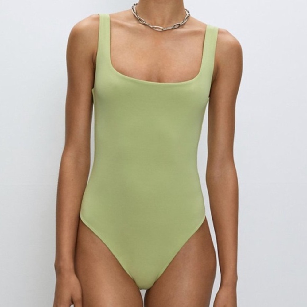 Aritzia babaton contour bodysuit pistachio